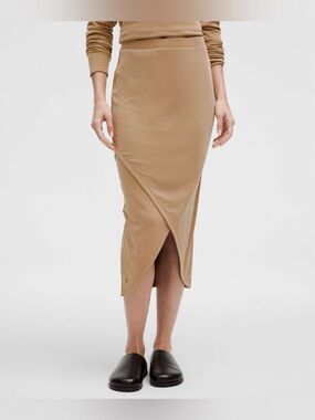 Lululemon Drapey Softstreme Column Midi Skirt size S Filbert Tan FILT